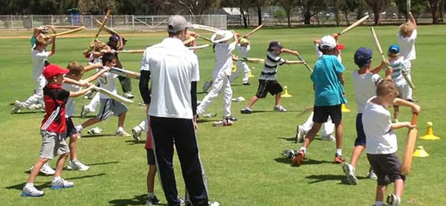 Cricket practice drills for beginners - training on the field