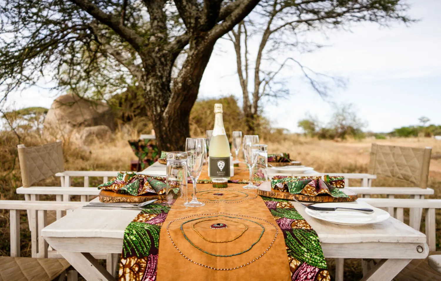 How to enjoy bush dinners on a 6 day luxury tour - lantern lit private wilderness dining