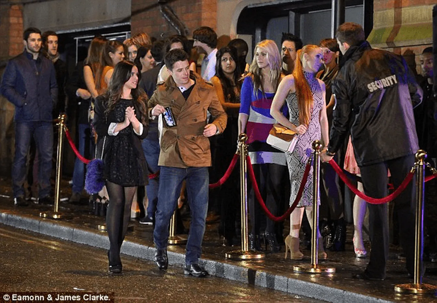How to get into a VIP club without waiting in line - exclusive venue velvet rope and expedited entry