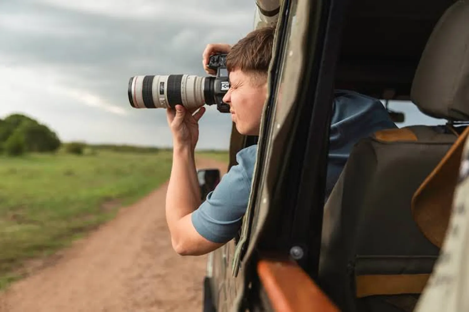 How to get photography assistance on a 7 day luxury safari with professional camera vehicle and guide