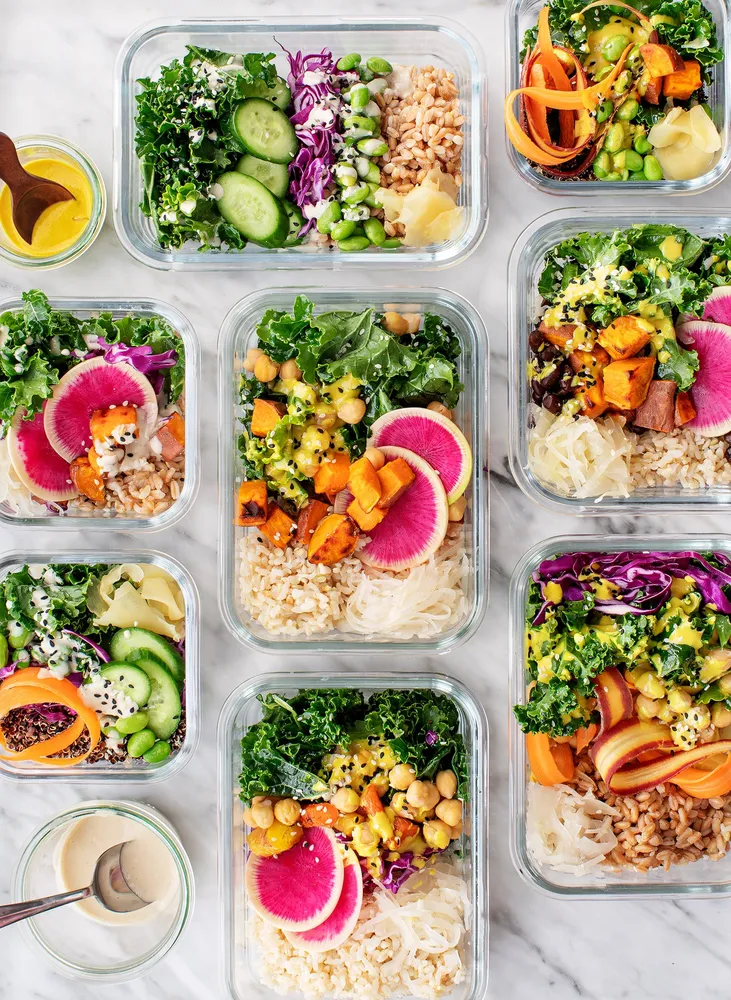 How to meal prep healthy lunches for work on a budget - organized glass containers with nutritious meals