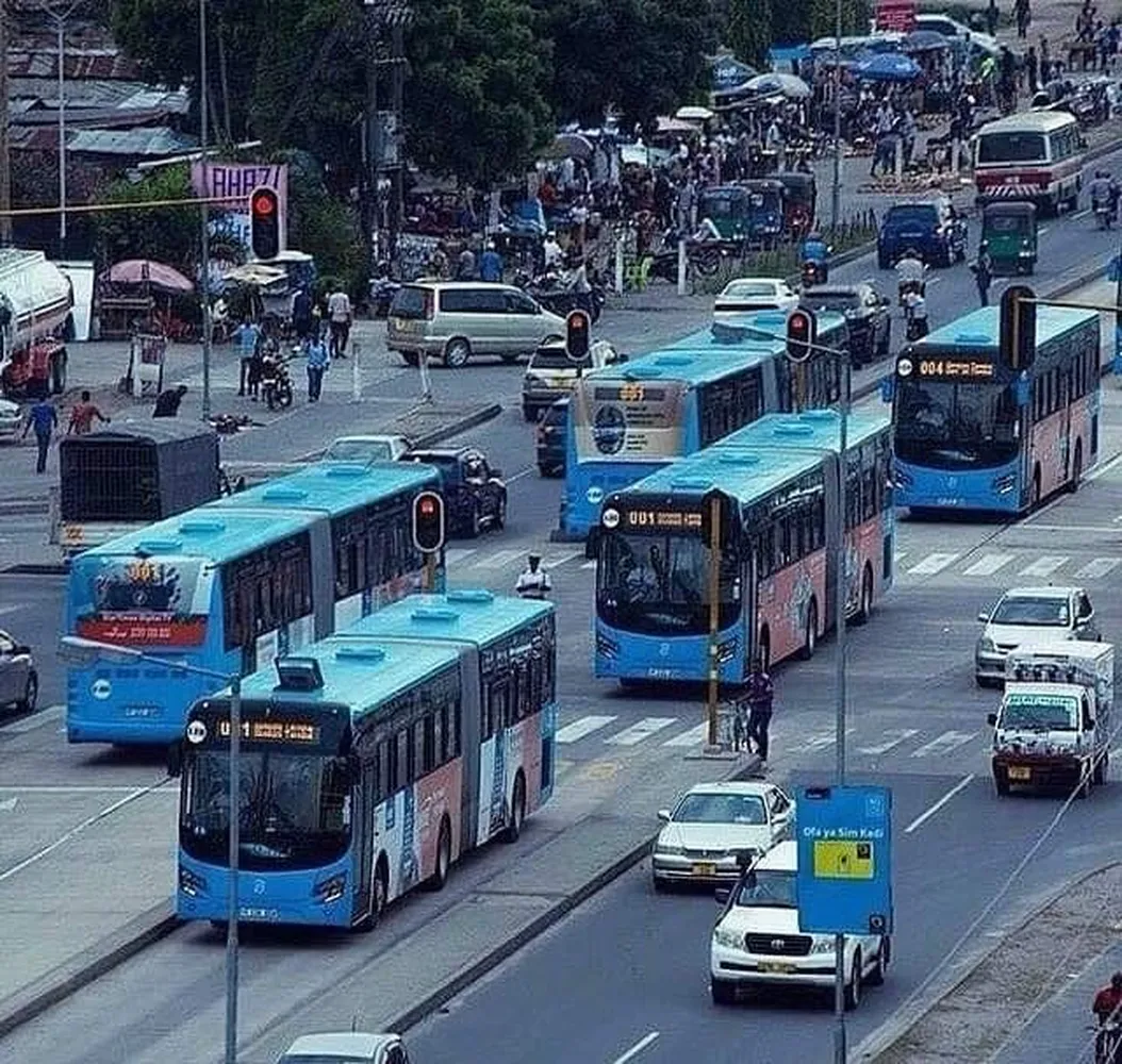 How to use the BRT Mwendokasi buses in Dar es Salaam as a tourist - Blue buses at a station