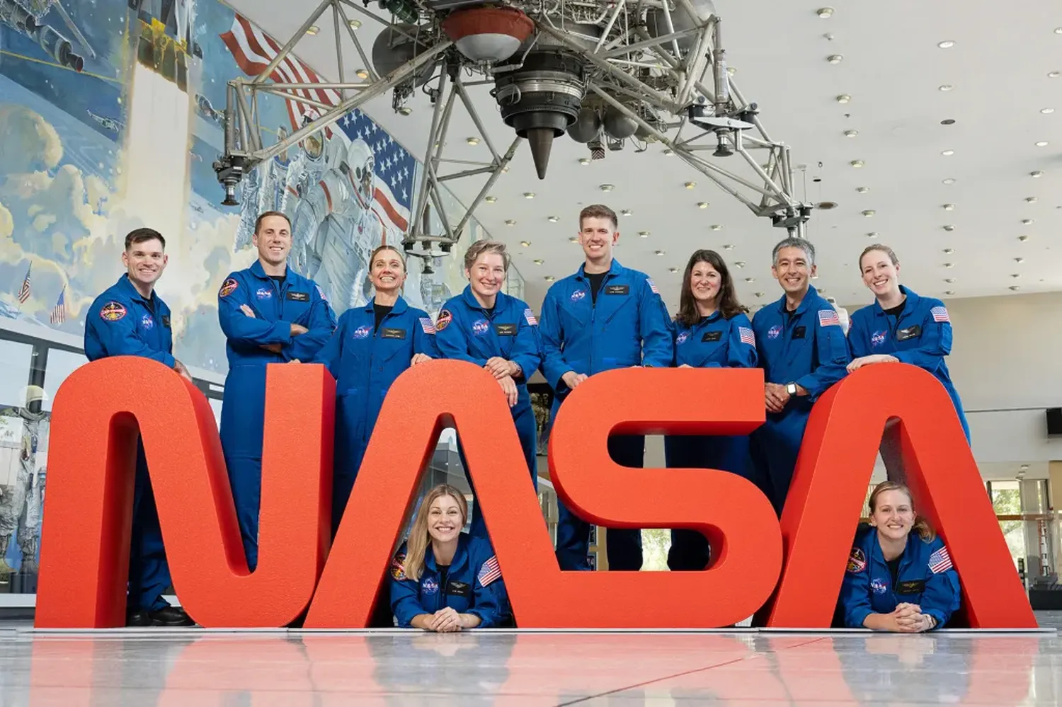 How to use high resolution NASA space photos in classroom presentations